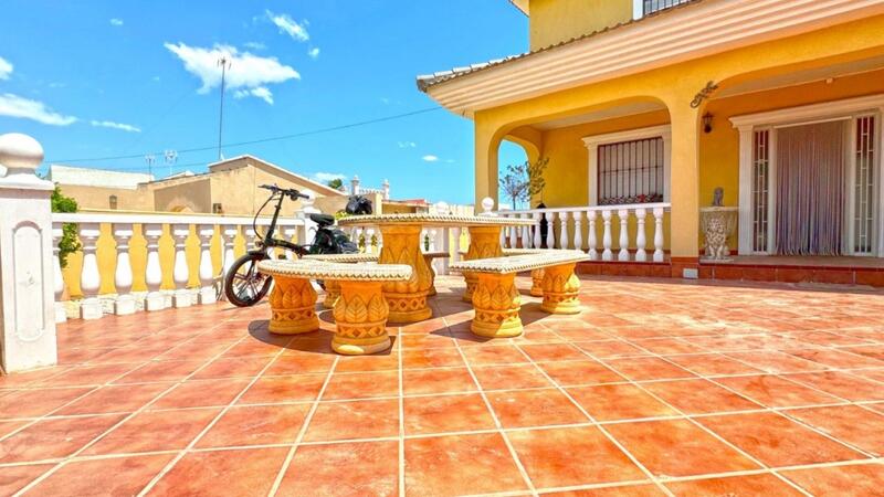 6 Cuarto Villa en venta