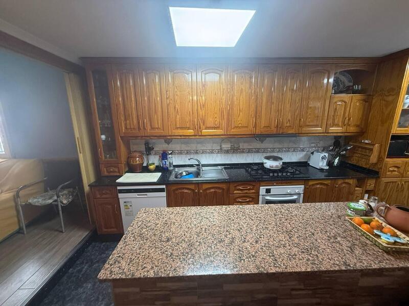 4 bedroom Apartment for sale