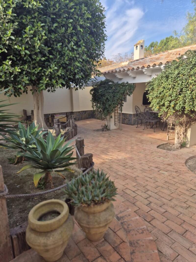 4 bedroom Country House for sale