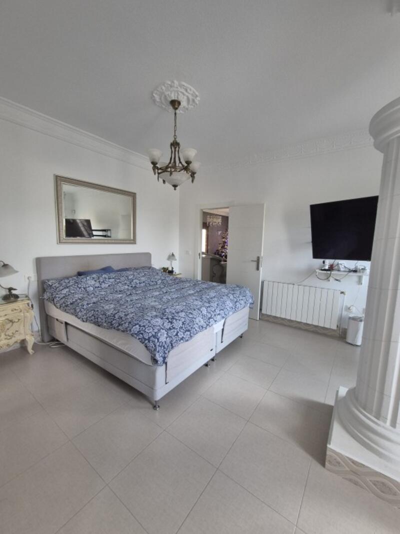 4 bedroom Country House for sale