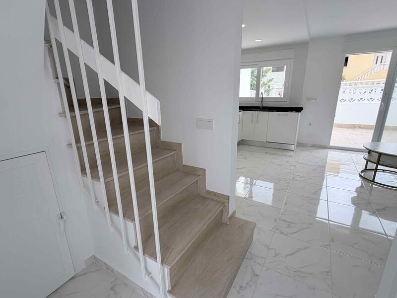 3 slaapkamer Gezinswoning Te koop