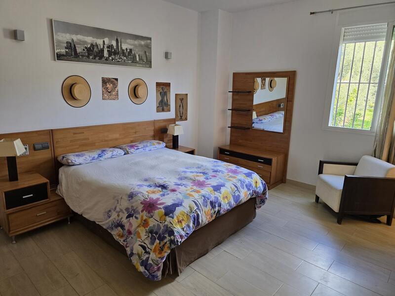 6 спальная комната вилла продается