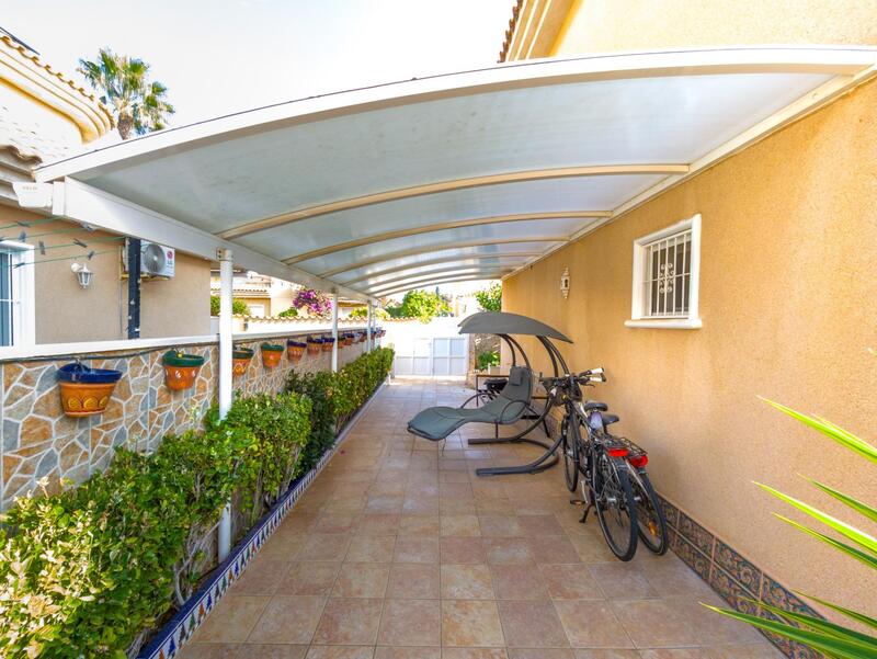 Villa en venta en Orihuela Costa, Alicante