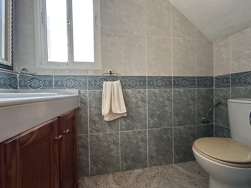 2 slaapkamer Gezinswoning Te koop