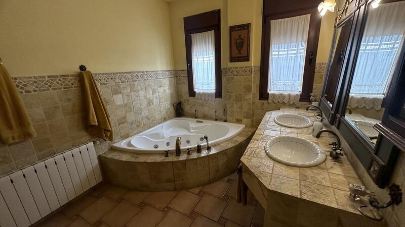 4 спальная комната вилла продается