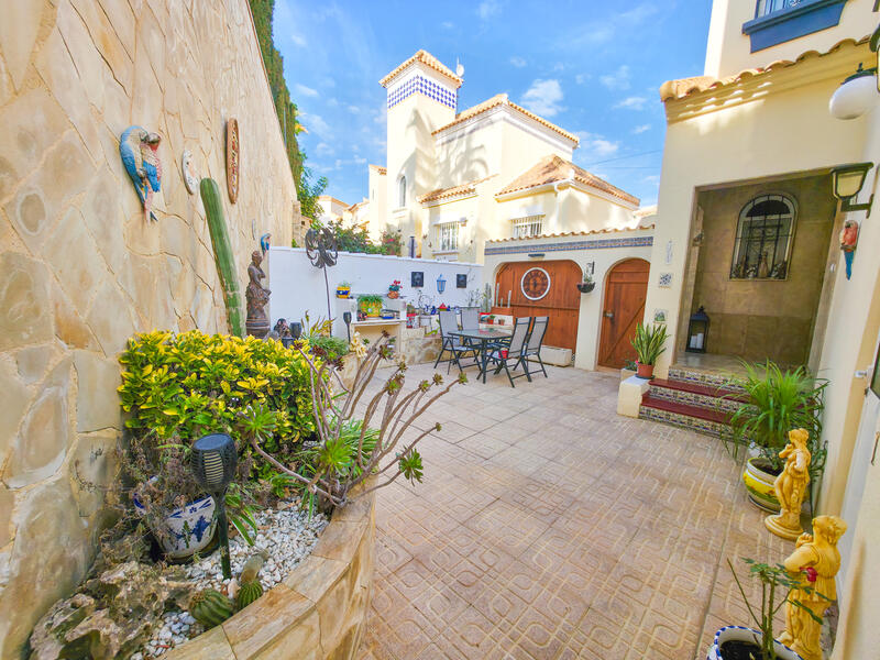 Villa à vendre dans Villamartin, Alicante
