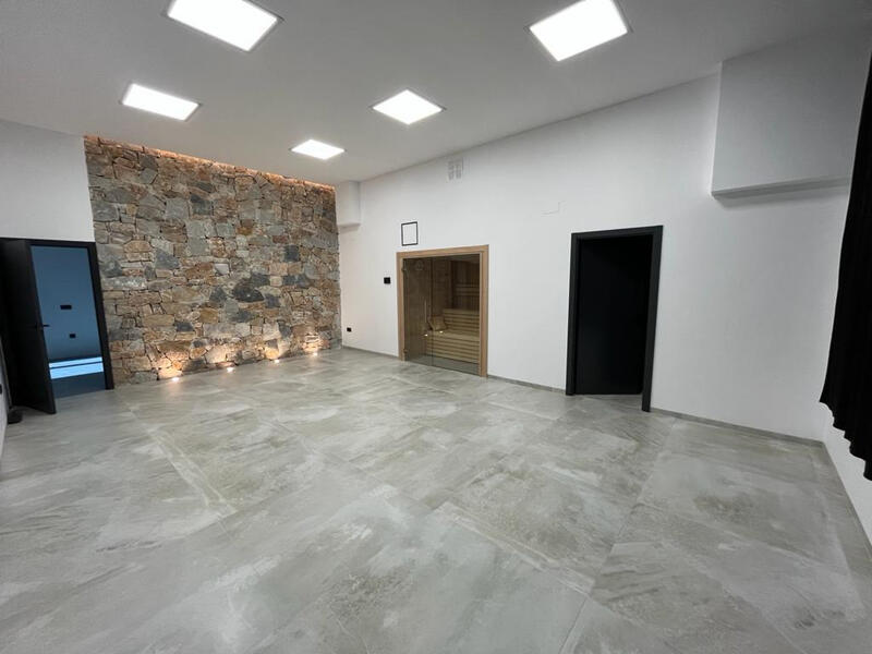 5 bedroom Villa for sale