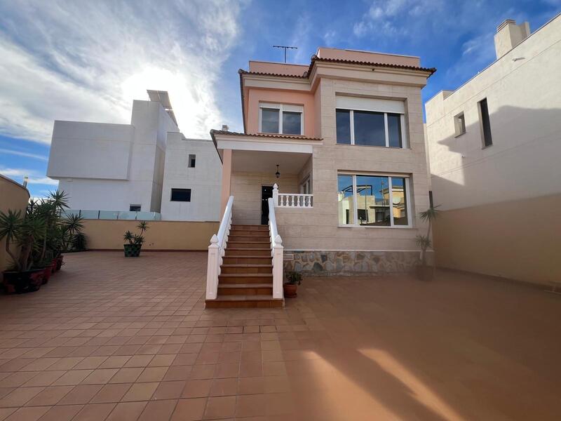 4 bedroom Villa for sale