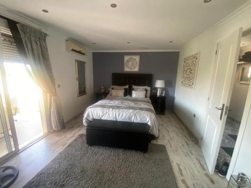 5 bedroom Villa for sale