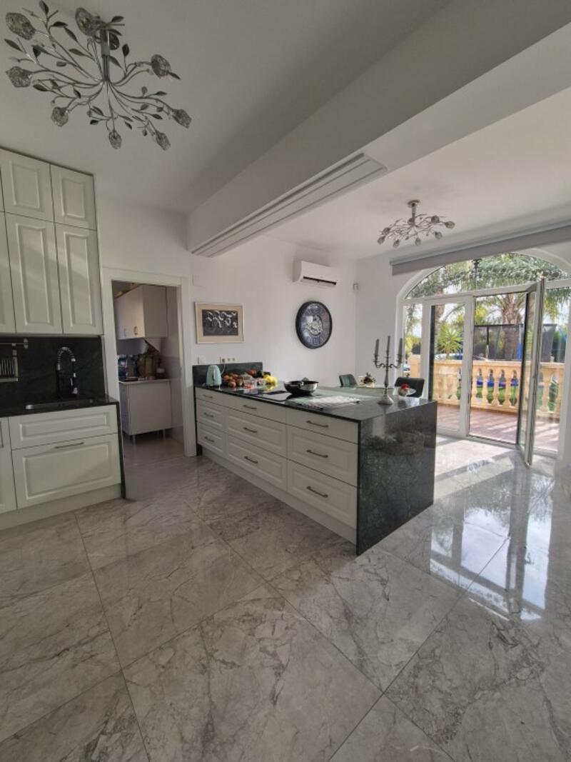 4 bedroom Country House for sale