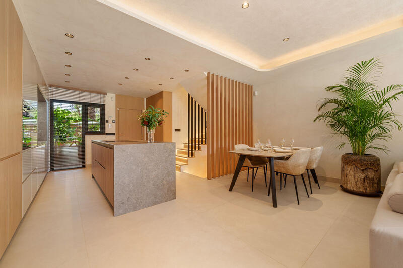 4 bedroom Townhouse for sale