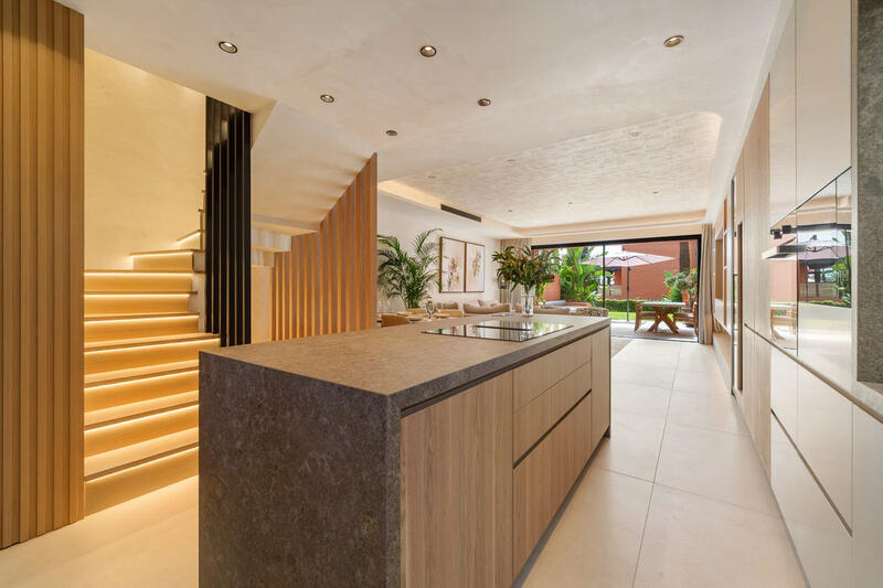 4 bedroom Townhouse for sale