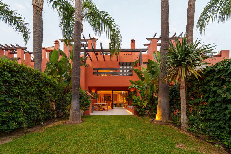 4 bedroom Townhouse for sale