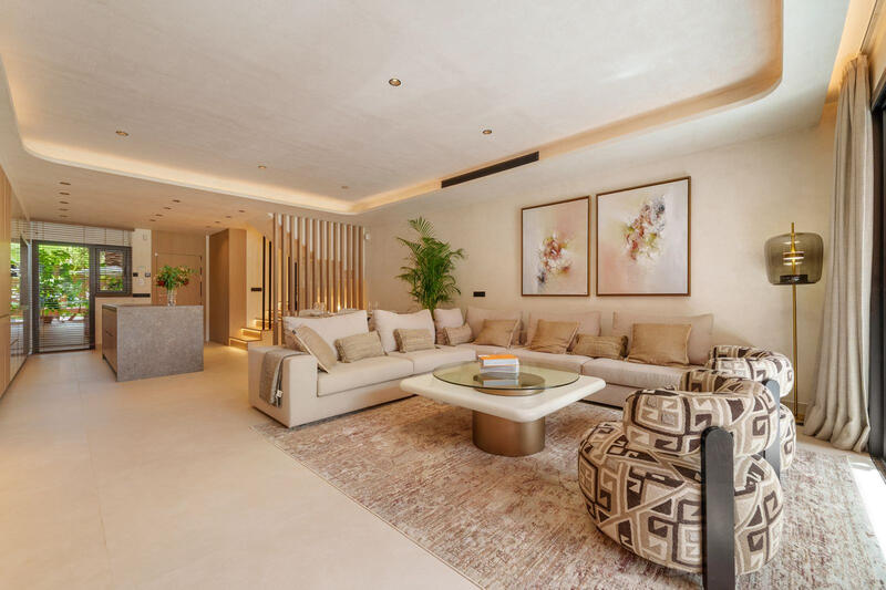 4 bedroom Townhouse for sale