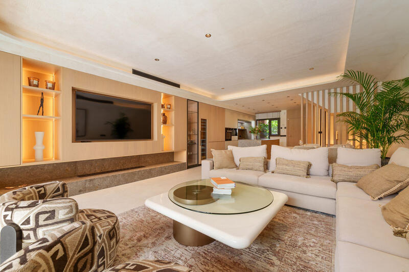 4 bedroom Townhouse for sale