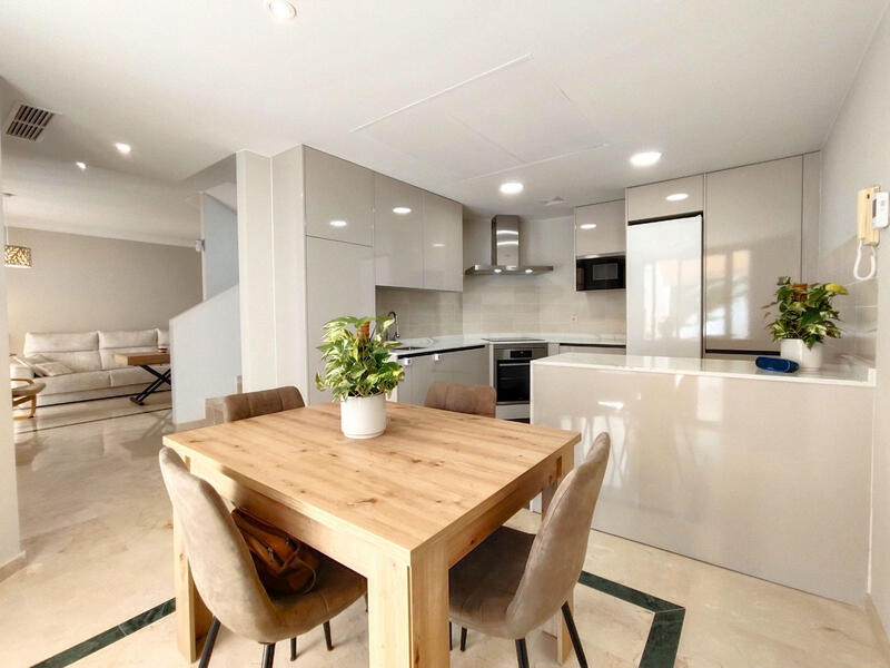 4 bedroom Townhouse for sale