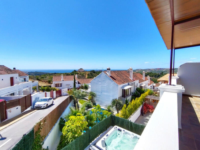 4 bedroom Townhouse for sale