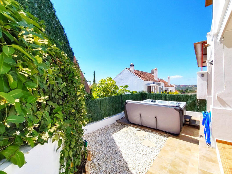 4 bedroom Townhouse for sale