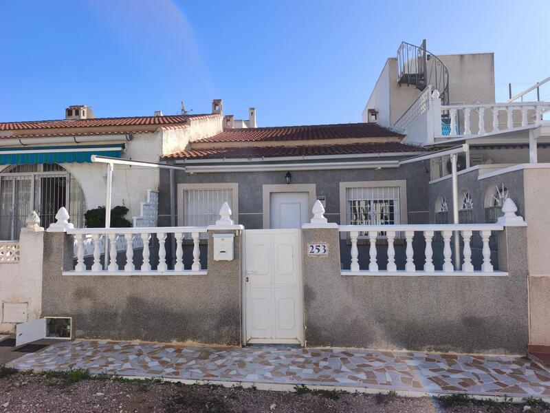 Villa til salg i Torrevieja, Alicante
