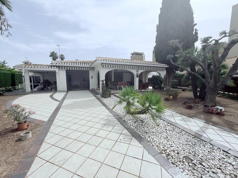Villa for sale in Orihuela Costa, Alicante