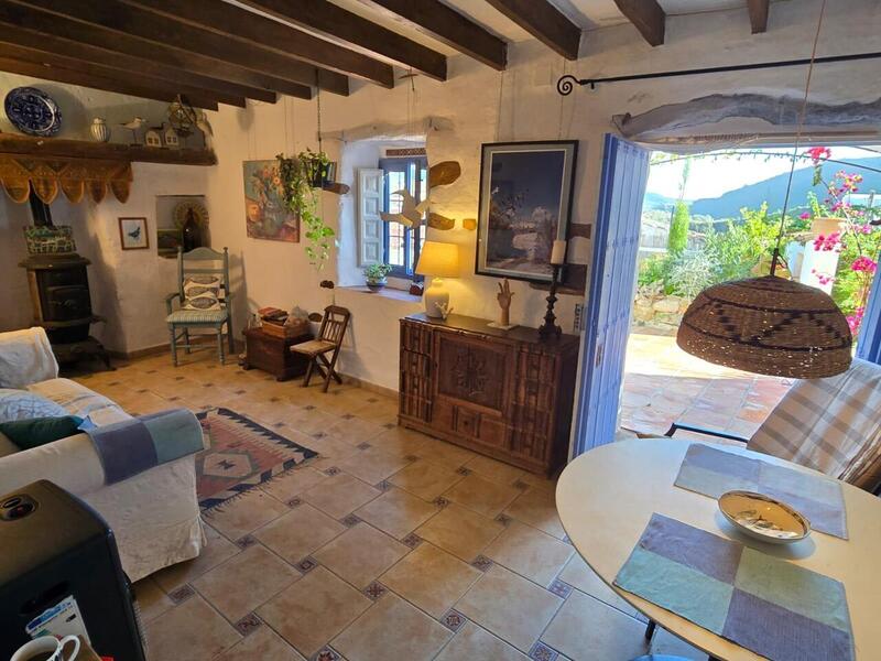 2 bedroom Townhouse for sale