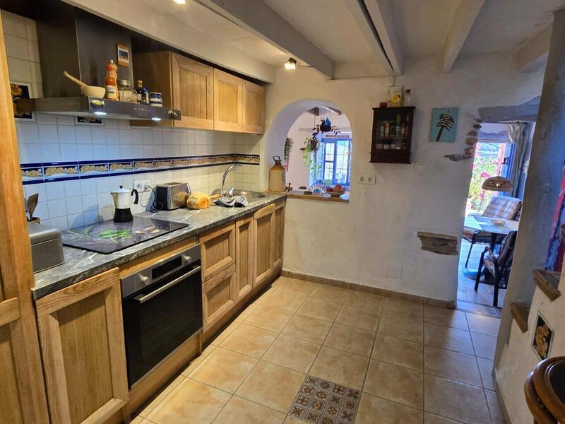 2 bedroom Townhouse for sale