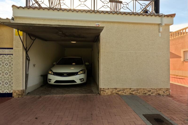 4 bedroom Townhouse for sale