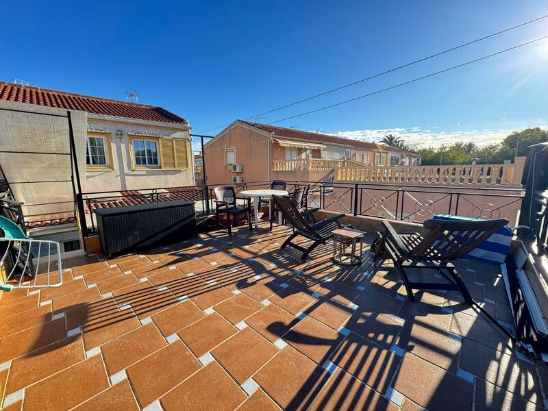 4 bedroom Townhouse for sale