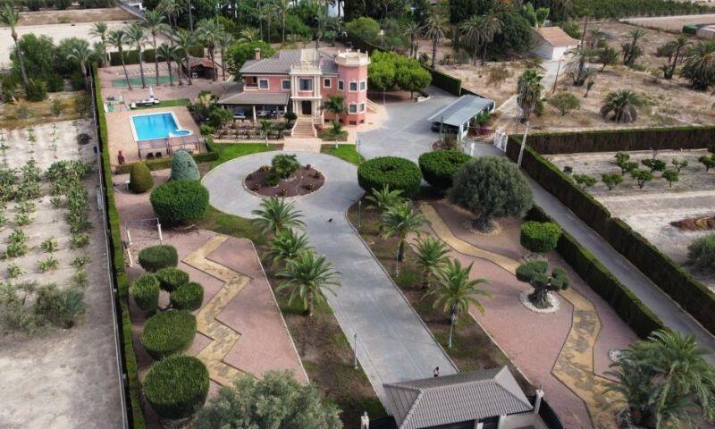 6 bedroom Villa for sale