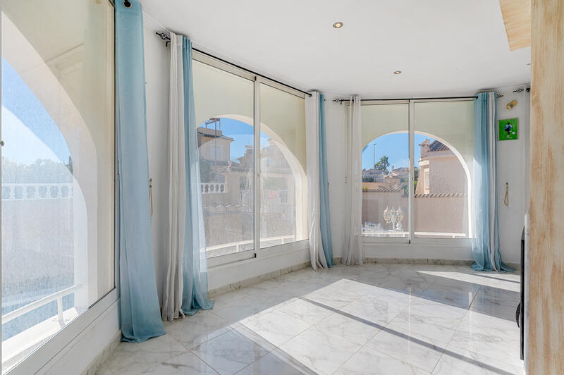 4 Schlafzimmer Villa zu verkaufen 4 Schlafzimmer Villa zu verkaufen