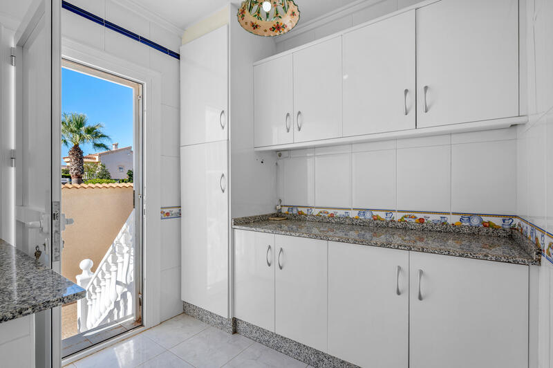 4 Schlafzimmer Villa zu verkaufen 4 Schlafzimmer Villa zu verkaufen