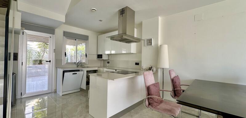 3 Schlafzimmer Villa zu verkaufen 3 Schlafzimmer Villa zu verkaufen