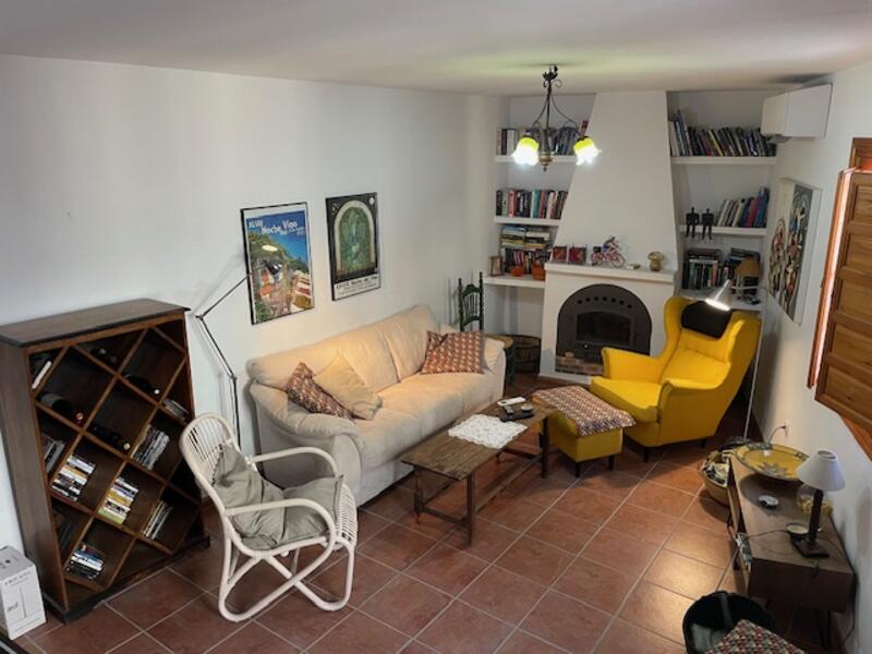 2 bedroom Townhouse for sale