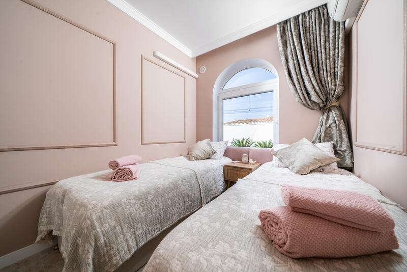 4 спальная комната вилла продается