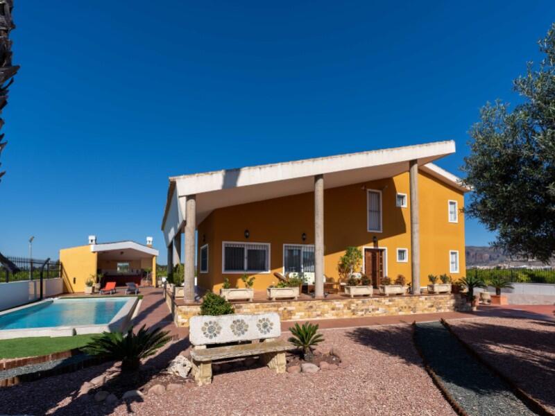 5 bedroom Villa for sale