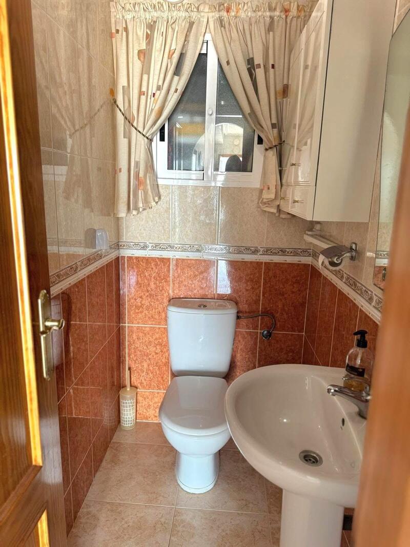 3 slaapkamer Tweezijdig Te koop 3 slaapkamer Tweezijdig Te koop