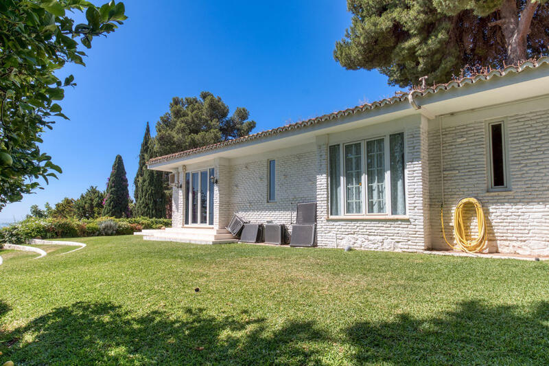 6 bedroom Villa for sale