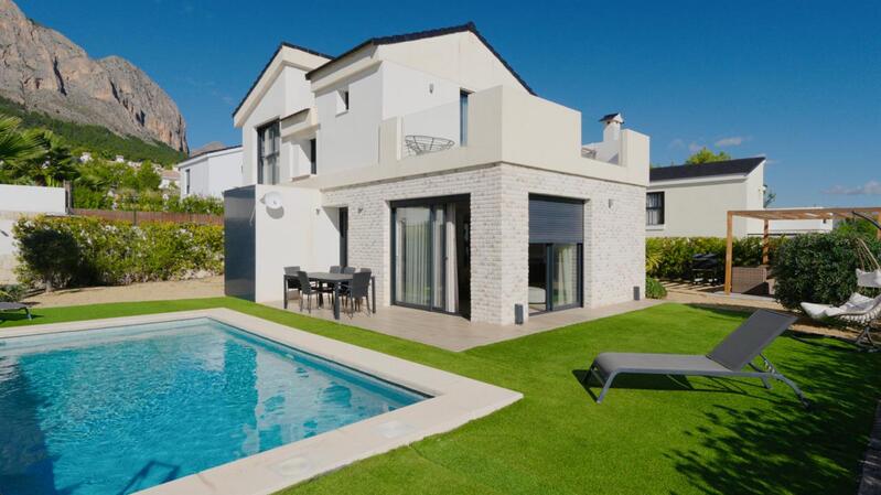 Townhouse for sale in Polop, Alicante