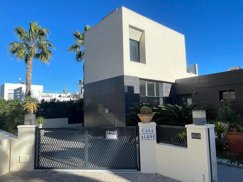 Villa for sale in Villamartin, Alicante