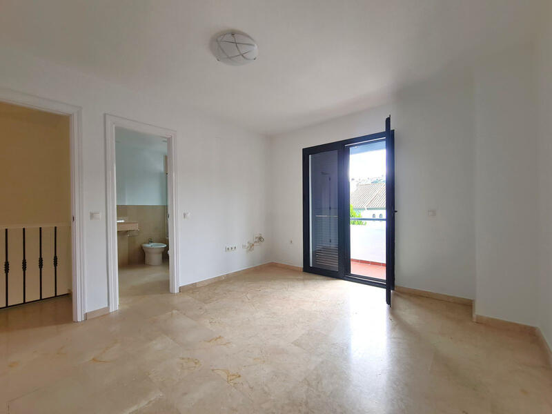 3 bedroom Townhouse for sale