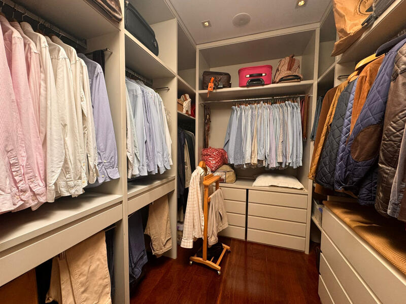 4 спальная комната квартира продается