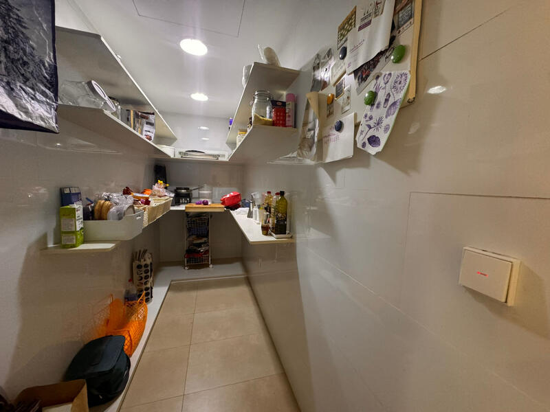 4 спальная комната квартира продается