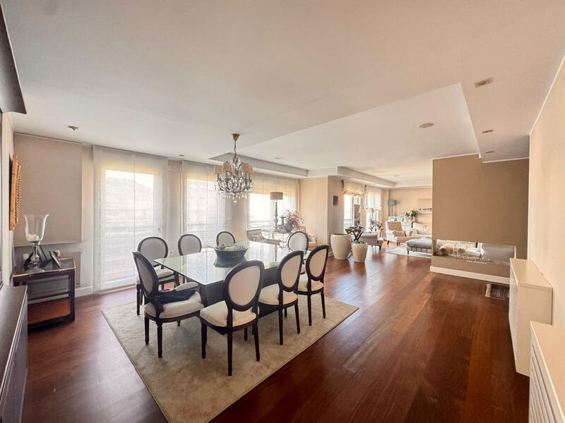 4 спальная комната квартира продается