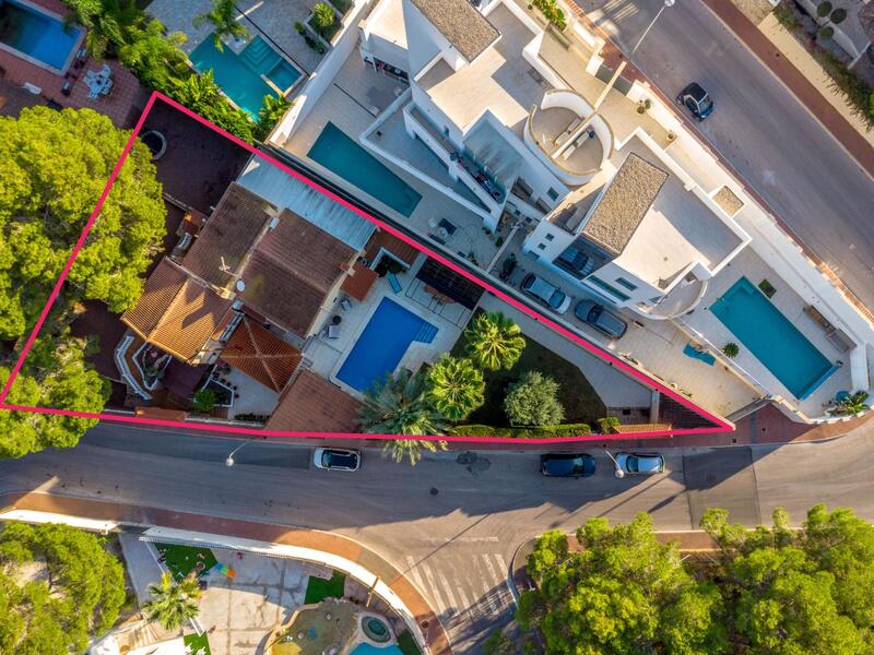 4 спальная комната вилла продается