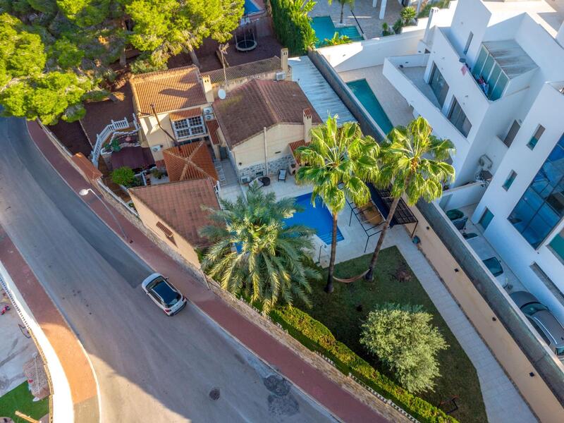 4 спальная комната вилла продается