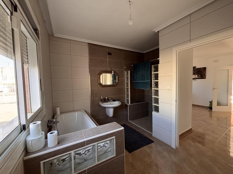 5 bedroom Villa for sale