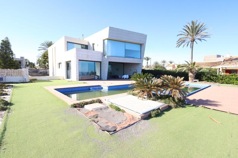 6 bedroom Villa for sale