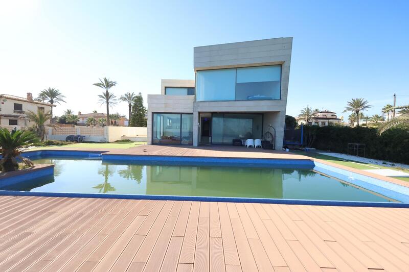 6 bedroom Villa for sale