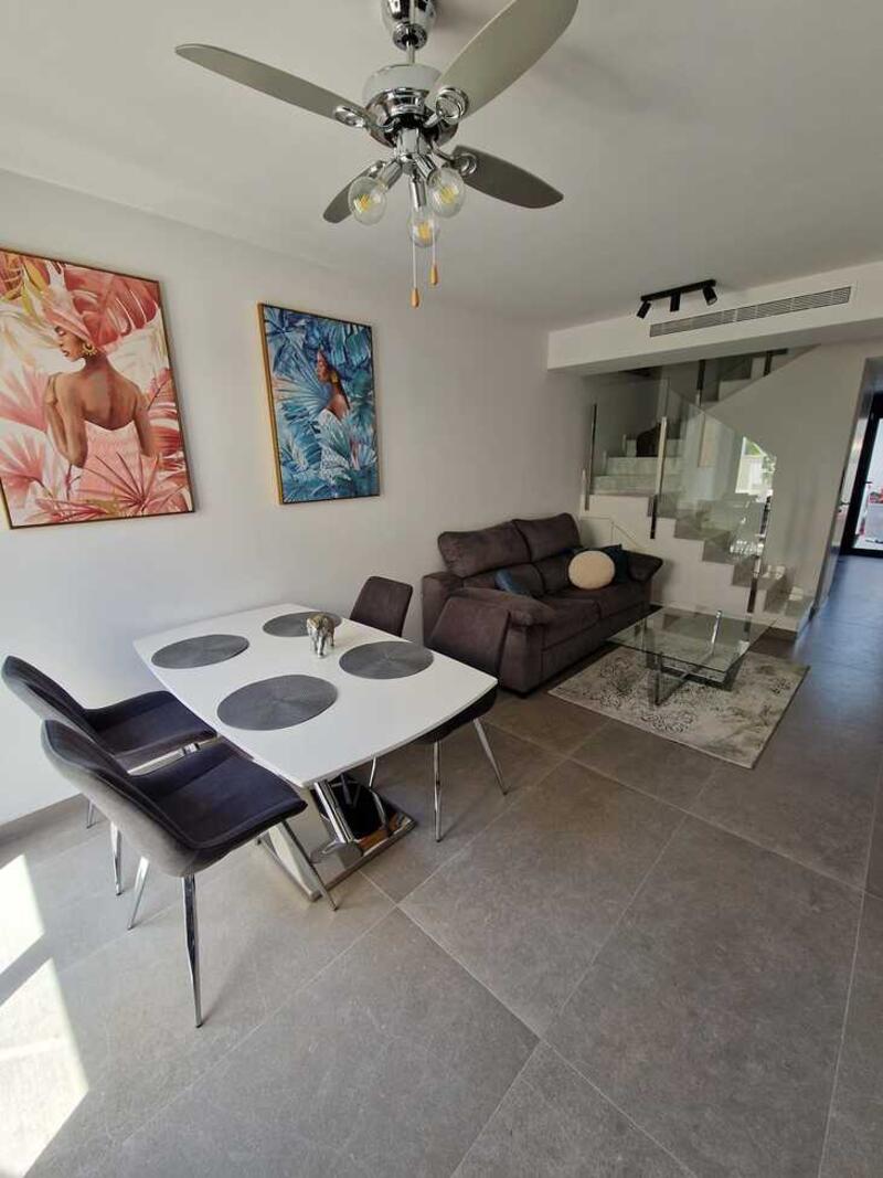 3 slaapkamer Gezinswoning Te koop