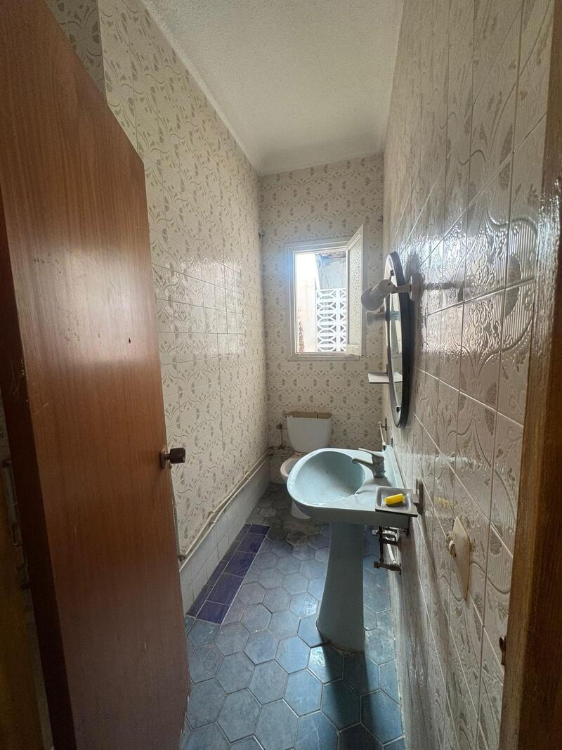 5 bedroom Apartment for sale